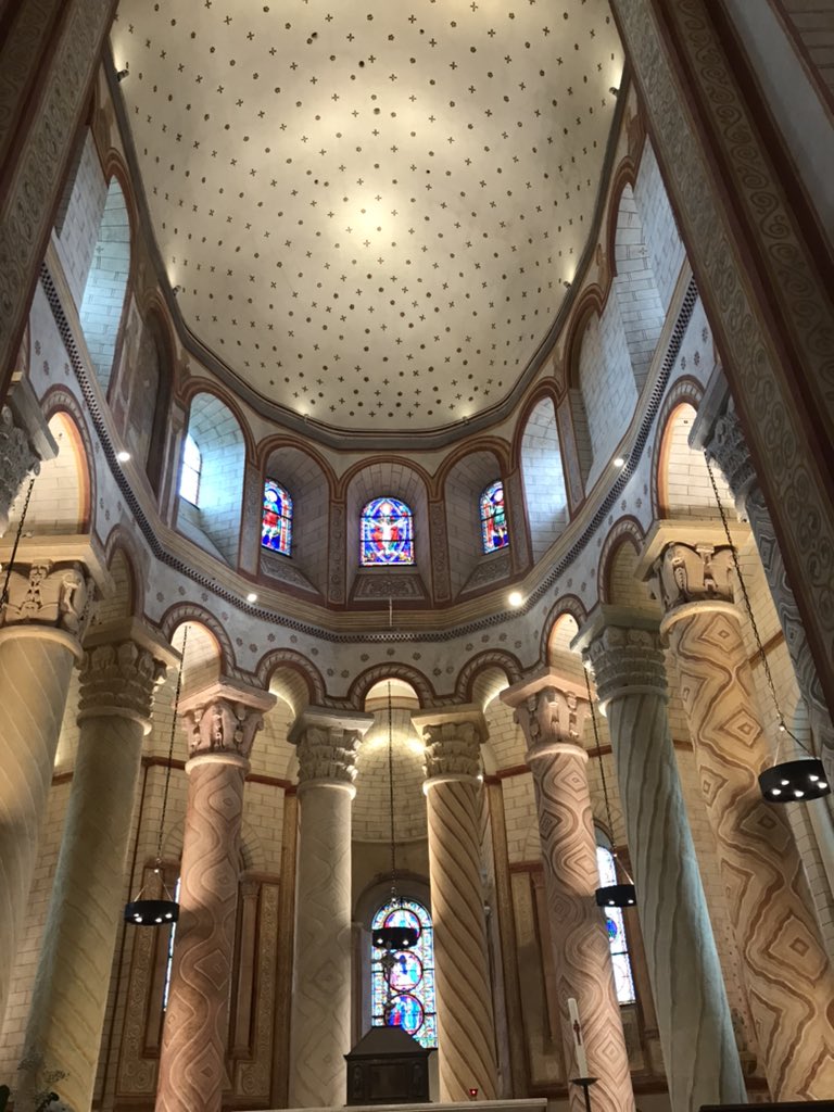 XavierMauduit's tweet image. Petit tour à l’abbaye de Saint-Savin, classée au patrimoine mondial de l’UNESCO : le plus grand ensemble de peintures murales d’Europe (XIe - XIIe siècles) 🤩