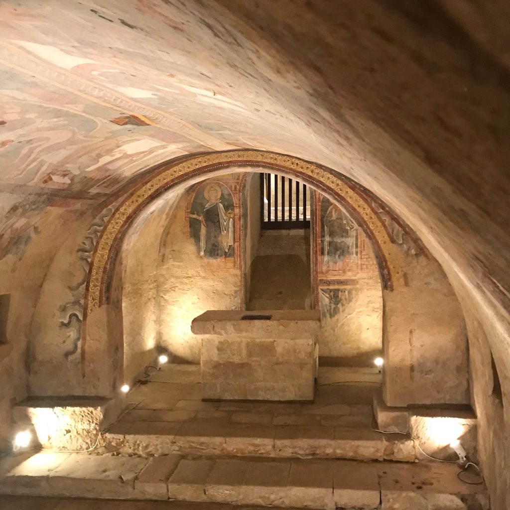 XavierMauduit's tweet image. Petit tour à l’abbaye de Saint-Savin, classée au patrimoine mondial de l’UNESCO : le plus grand ensemble de peintures murales d’Europe (XIe - XIIe siècles) 🤩