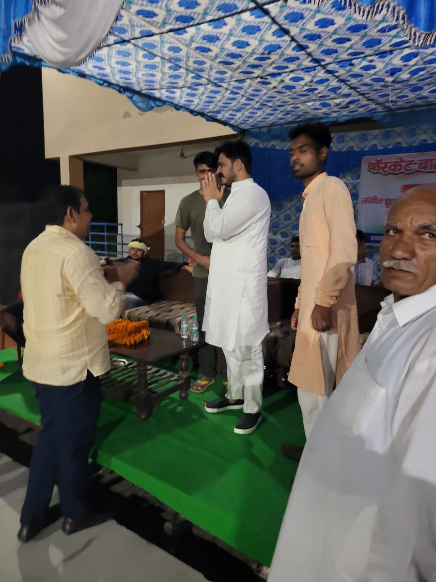 PuneetMaina's tweet photo. शिव एकेडमी द्वारा आयोजित बास्केटबॉल टुर्नामेट प्रतियोगिता में विशिष्ट अतिथि के रूप में शिरकत की।
इस कार्यक्रम को शिव एकेडमी एवम ग्राम पंचायत कलोई के सहयोग से आयोजित किया गया था कार्यक्रम के समन्वयक @Sudhir Hooda, Sanjeet Hooda, Mohit Goyat एवम उनके क्लब का बहुत बहुत धन्यवाद। https://t.co/eU6xZ8D4Ha