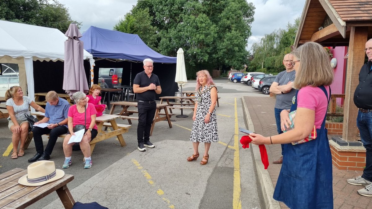 CllrRMallender's tweet image. Cllr @Sue_Mallender Mayor of @Rushcliffe opening the #GentleJukeBox , part of @lady_bay_arts in #LadyBay #WestBridgford today. With @musicworksnet ! 
@PoppyandPint