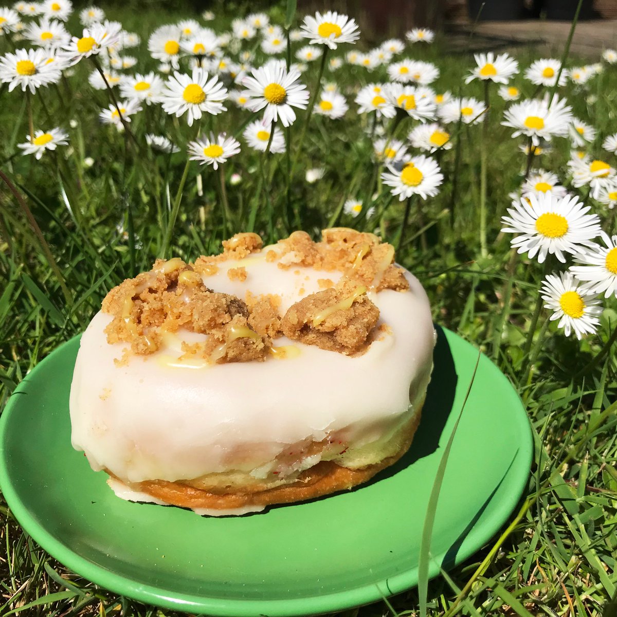 yesdoughnuts's tweet photo. Put some sunshine into your weekend with Say Lemon Cheesecake. Sicilian Lemon Cheesecake filling, lemon glaze, crunchy cheesecake biscuit chunks. Only at @GRUBMCR on Sunday from 12. See you there 🧡🍩🧡🍩🧡 https://t.co/VjoQXvLeYT