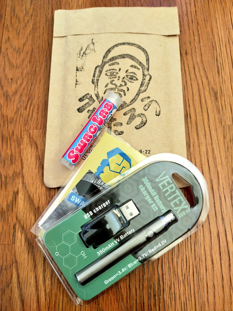 9tail_kitsune_'s tweet image. CBNリキッド着弾です(≧∇≦)b
@SwagDispensary @SWAGLABCBD1 
いつもありがとう御座います😁
それとバッテリーもありがとう御座いました😭

また宜しくお願いしますm(_ _)m
#CBN #CBNリキッド #SWAGLAB