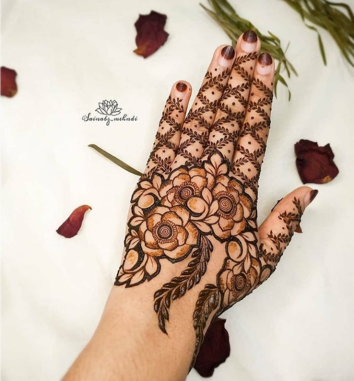 Theweddingbels's tweet photo. New Latest Henna Mehendi Designs for Beautiful Girls 
@sainabz_mehndi/ ig  

Follow 
@TheWeddingBels

For More Inspirational Henna Designs Ideas
#mehendi #engagement #engagementring #engagementphotos #engagementsession #engagementshoot #makeupengagement #mehendidesign #mehendiart https://t.co/hqrmP4F4Vn