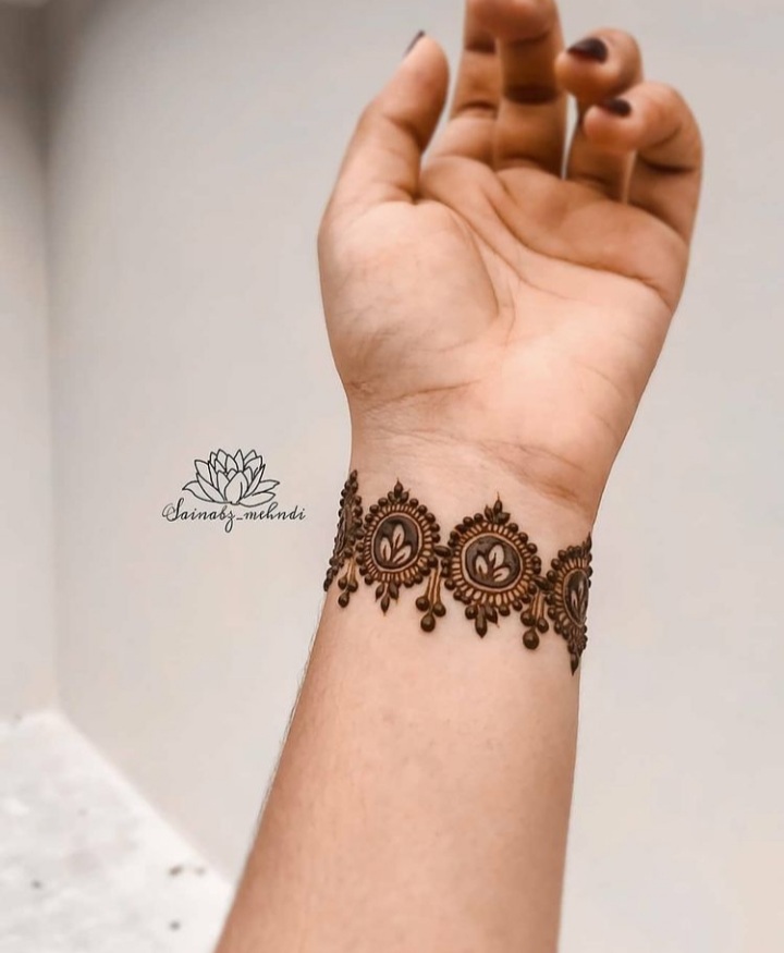 Theweddingbels's tweet photo. New Latest Henna Mehendi Designs for Beautiful Girls 
@sainabz_mehndi/ ig  

Follow 
@TheWeddingBels

For More Inspirational Henna Designs Ideas
#mehendi #engagement #engagementring #engagementphotos #engagementsession #engagementshoot #makeupengagement #mehendidesign #mehendiart https://t.co/hqrmP4F4Vn