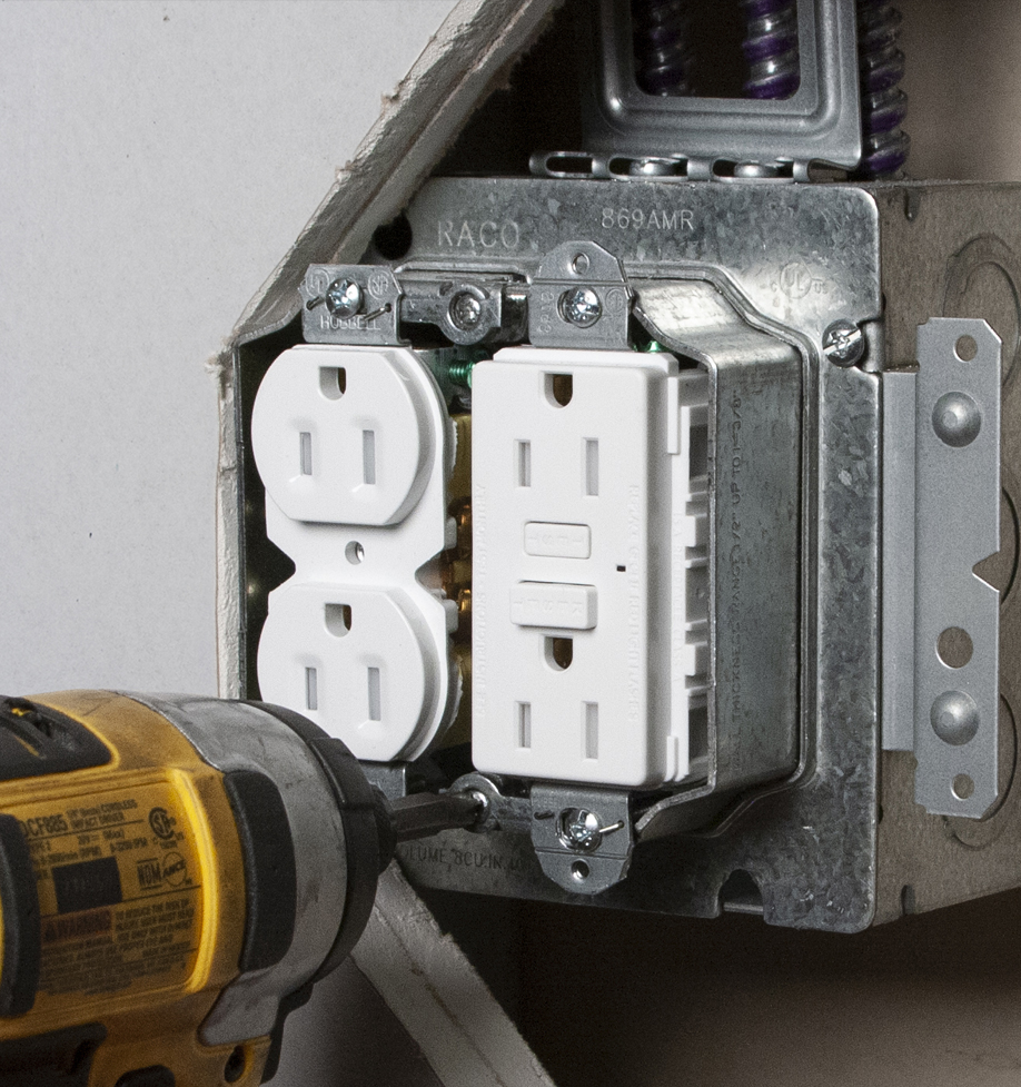 HubbellRTBWA's tweet photo. Our #RACO adjustable #mudrings ensure a flush finish for electrical boxes. Inner ring adjusts up to 1-3/8” after drywall is installed. Get flexibility and save time on the jobsite. Ask your distributor for them today.
#adjustablemudring https://t.co/jiOpfMbR9t