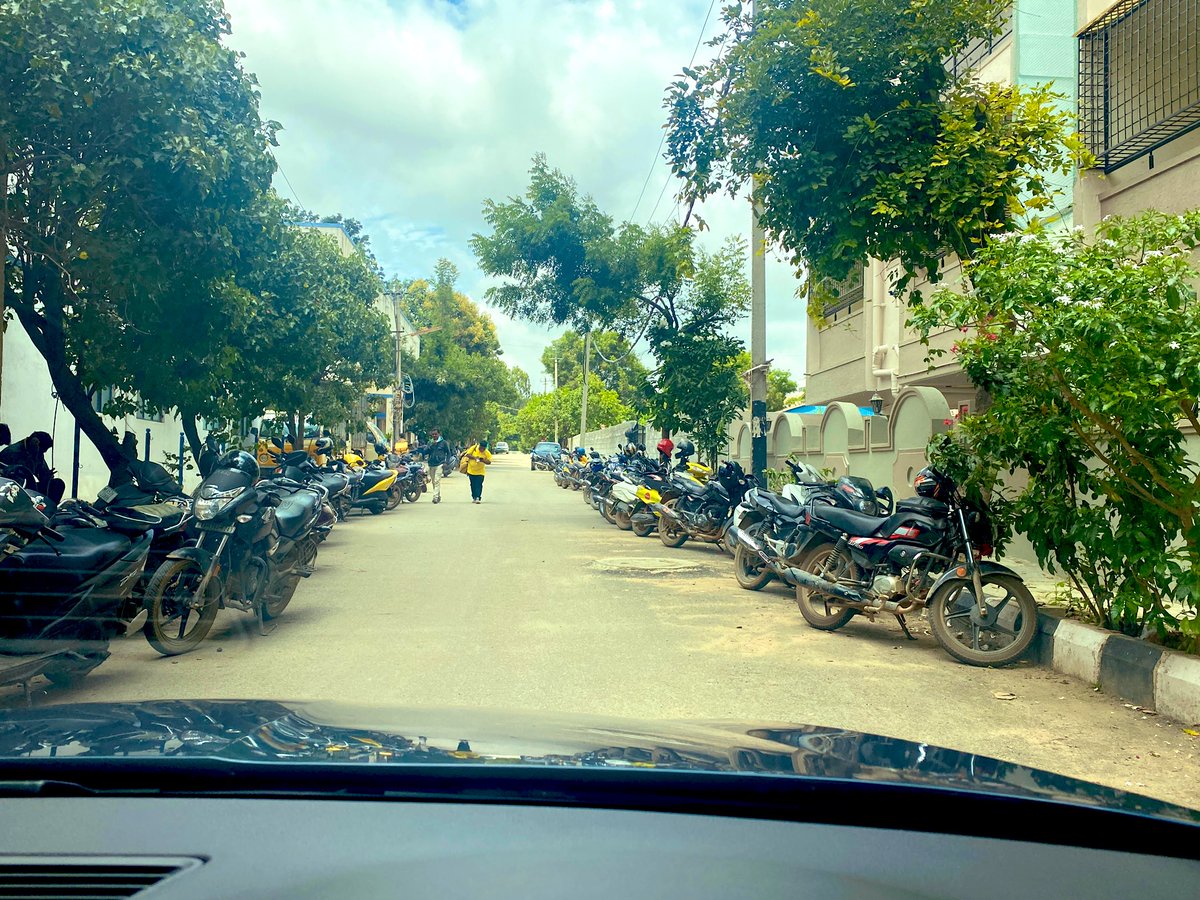 itsaMADlife's tweet photo. @vravikanth @DCPTrEastBCP @KRPURATRAFFIC @kiranababu @Ranjeet03237369 @DCPTrWestBCP @DCPSouthBCP @DcpComdCentre @CPBlr @jointcptraffic @acpwfieldtrf Today....no improvement... https://t.co/zsQC0RMYR1