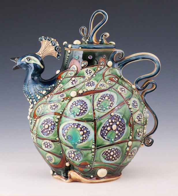 womensart1's tweet image. Peacock teapot by Carol Long, US ceramicist who draws influences from plant and animal life #WomensArt