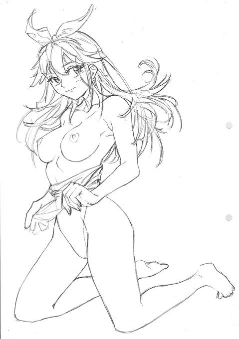 以前描いた絵を下絵にして鉛筆で線拾ったんだけどコッチのほうが明らかにうまく線まとめられてる(まだラフいけど)。 