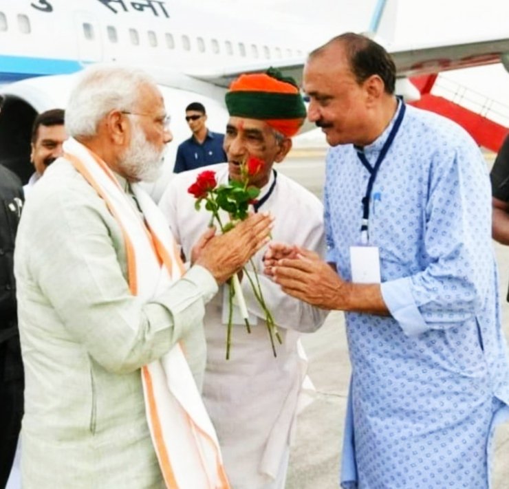 चन्द्रवंशीय क्षत्रिय खाती समाज के अभूतपूर्व राष्ट्रीय अध्यक्ष,भाजपा के प्रदेश कार्यसमिति सदस्य, हमारे मार्गदर्शक, कुशल नेतृत्वकर्ता, श्रेष्ठवक्ता,सरल,सहज आदरणीय दादा #श्री_सुभाष_चौधरी_जी को जन्मदिवस के शुभवसर पर हार्दिक शुभकामनायें और ढेरों बधाई ।। 💐💐💐🚩🚩🚩 @Subhash_online