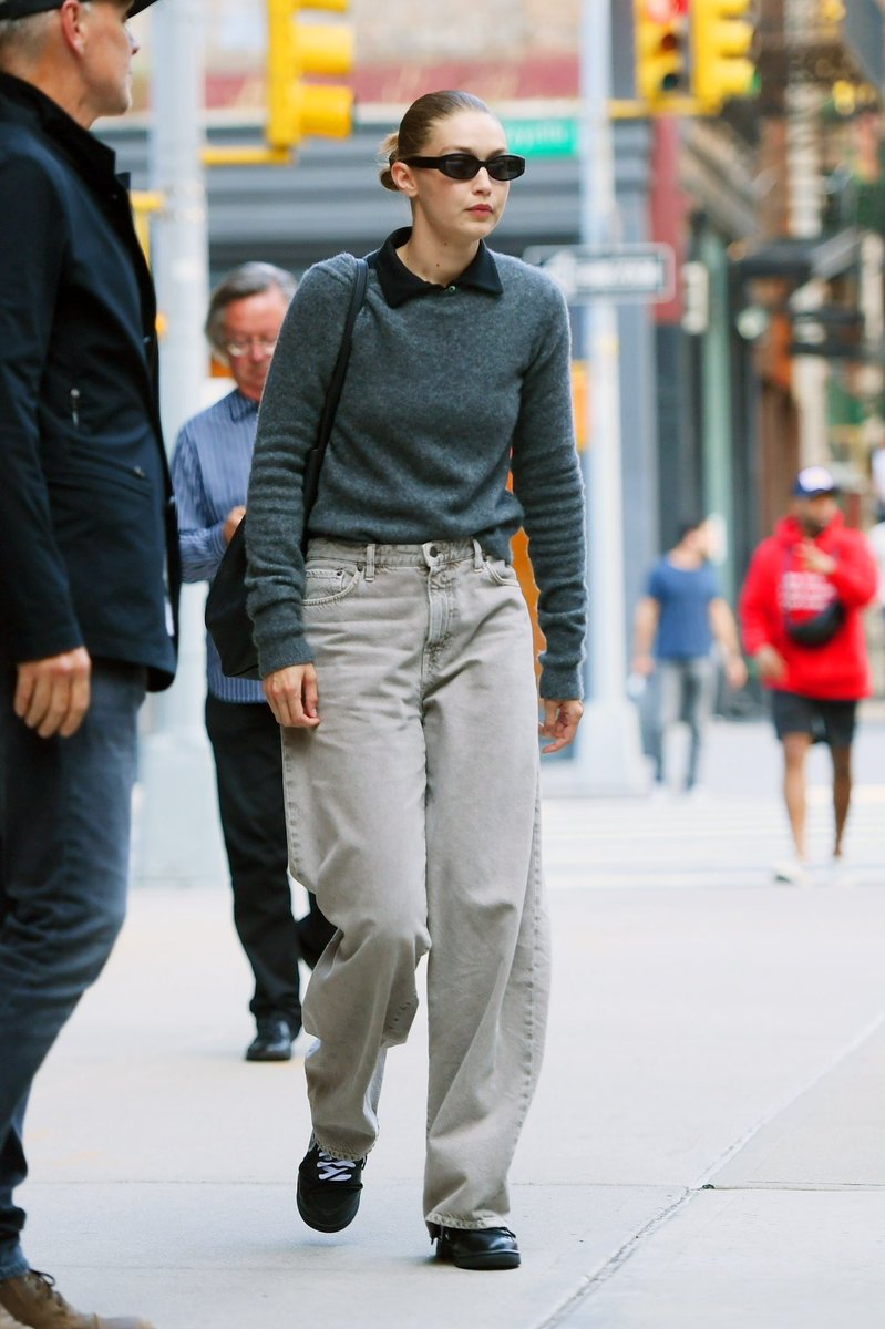 ZigiFacts's tweet photo. Gigi out in New York, 10/09 https://t.co/a1OjjGqbXl