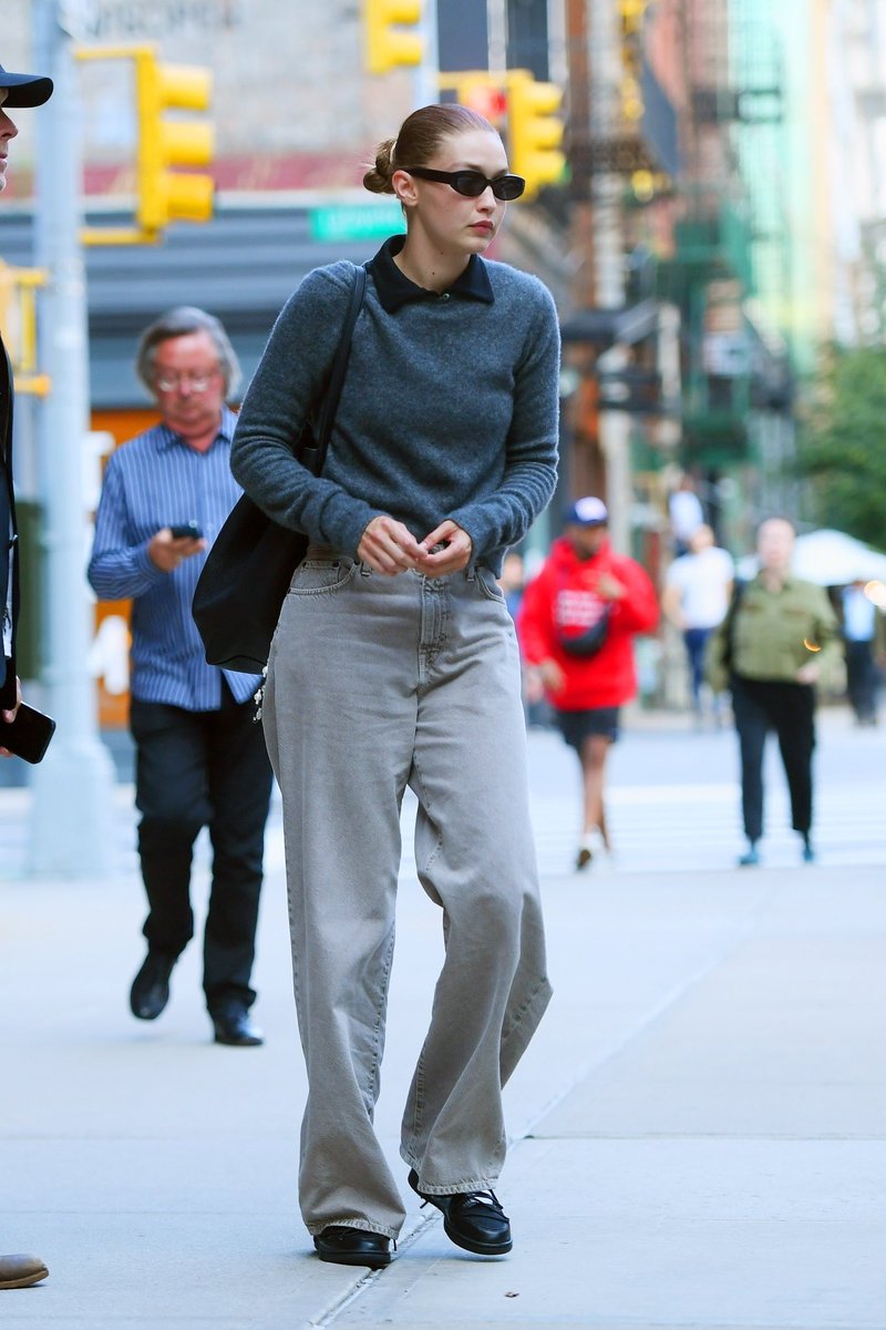 ZigiFacts's tweet photo. Gigi out in New York, 10/09 https://t.co/a1OjjGqbXl