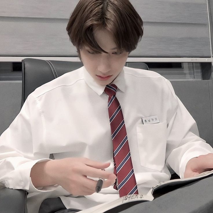 ͏

christian hãve castillo.

hnk fc.  ‘02. he/him. from @CLYSMGRC’s
“LOVE SERIES” au. lf:  interactive  moots. not new to rp, like and rt to be mutuals.
 ͏

      ⠀⠀⠀