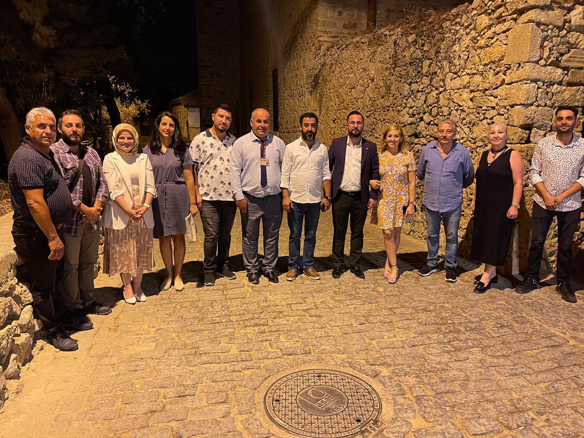 Anavatan Partisi Antalya İl Başkan yardımcılarımız ile Alanya ilçe başkanlığımızı ziyaret ettik. İlçe  Başkanımız sayın <a href="/kurtbey08280602/">Anavatan partisi tüm teşkilatlardan sorumlu</a> ve teşkilatta bulunan tüm dostlarımıza misafirperverlikleri için teşekkür ederiz…