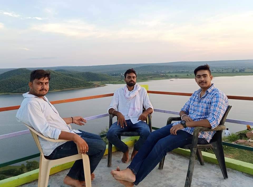 SapotraRavindra's tweet photo. बेशक मेरी चाहत शहर है पर मोहब्बत♥️तो गांव ही है...🇮🇳

#Sapotra #kalisil #dam #Withfriends 
#ravindrasapotra https://t.co/H8Pc2QhraT