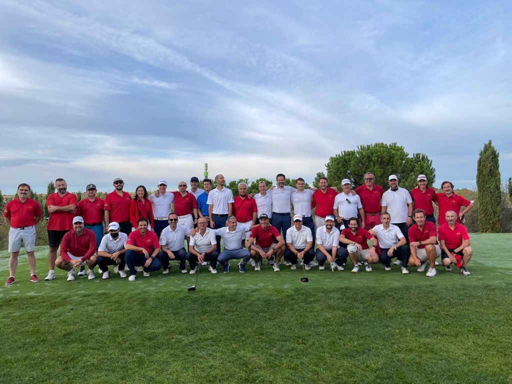 Empezamos a disfrutar de verdad.
Mucha suerte a los cuatros equipos.
galaxiagolf.com