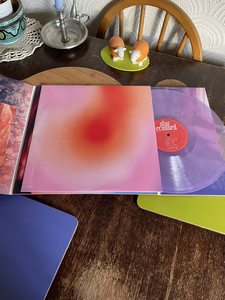 PottsStuart's tweet image. My new @KaceyMusgraves record has arrived looking beautiful and sounding great 👍