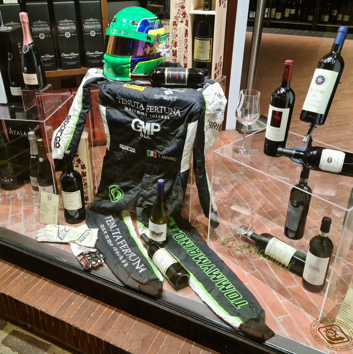 TommyMaino's tweet photo. 🇮🇹 #ItalianGP 2️⃣1️⃣ > #EnotecaMeregalli 🇮🇹
#TommyMaino
#GruppoMeregalli
#TenutaFertuna
#Aznom
#Ebimotors
#Sparco
#Monza https://t.co/Tat7O1jeO6
