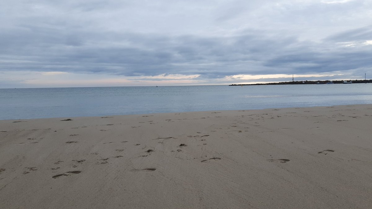 Morning beach walk, nothing better to clear the cobwebs #MentalHealthMatters