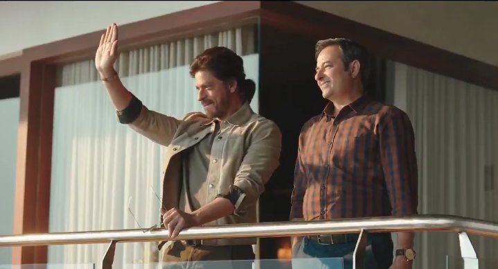 SrkKaDeewana19's tweet photo. Kuch hint de rahe ho kya @iamsrk sir ❤ #SRKPower https://t.co/8QvnZRXxd9