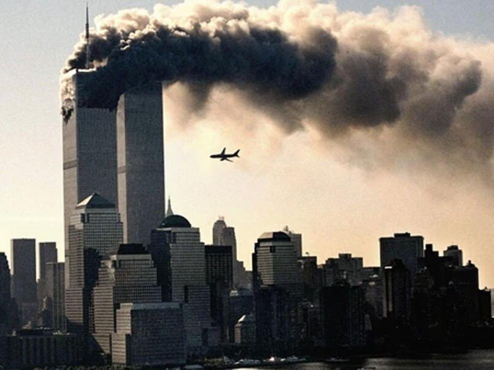 Nikgaturro's tweet photo. Hoy se cumplen 20 años del 9-11 el atentado a las Torres gemelas, el WTC. ¿Qué estabas haciendo ese día a esa hora? https://t.co/0nv4Xyez3E