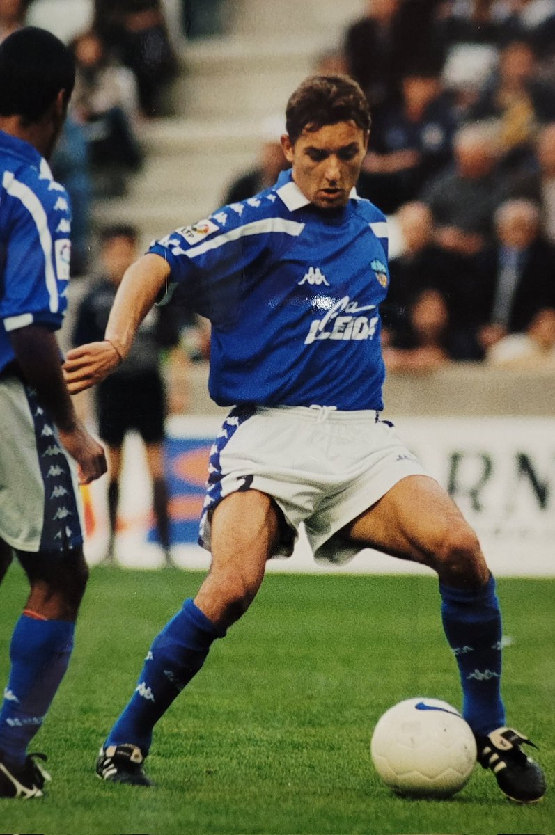 danicatradio's tweet photo. ⚽️⚽️ FORJADORS DE LA HISTÒRIA DE LA UE #LLEIDA⚽️⚽️
FRANcisco José Figueroa Alonso
València, 22-06-1972.
Lateral dretà tècnic, ofensiu i amb bon xut.
1998-2001.
103 partits-4 gols.
El Lleida el castiga sense jugar abans de fitxar per l'Espanyol.
Ara entrenador personal
#futbolcat https://t.co/PKH6kMlwed