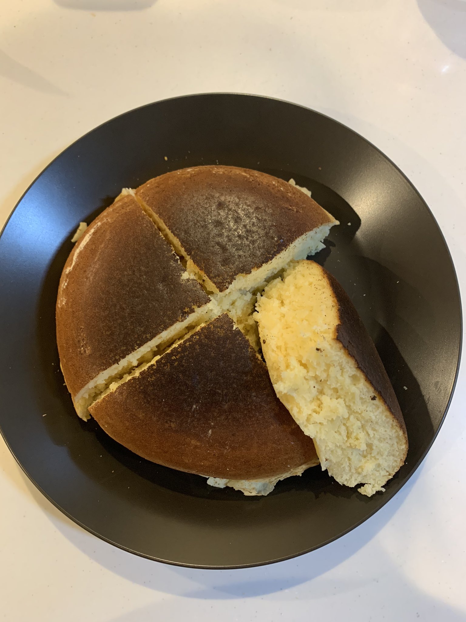 りり り り 炊飯器で蒸しケーキ 笑 ホットケーキミックス0g 卵1個 牛乳 180cc サラダ油少しをダマなくなるまで混ぜ合わせて炊飯器で焼くだけ W 炊飯コースで早炊きだと生焼けなるので通常かケーキコースがいいかも ﾉﾟ
