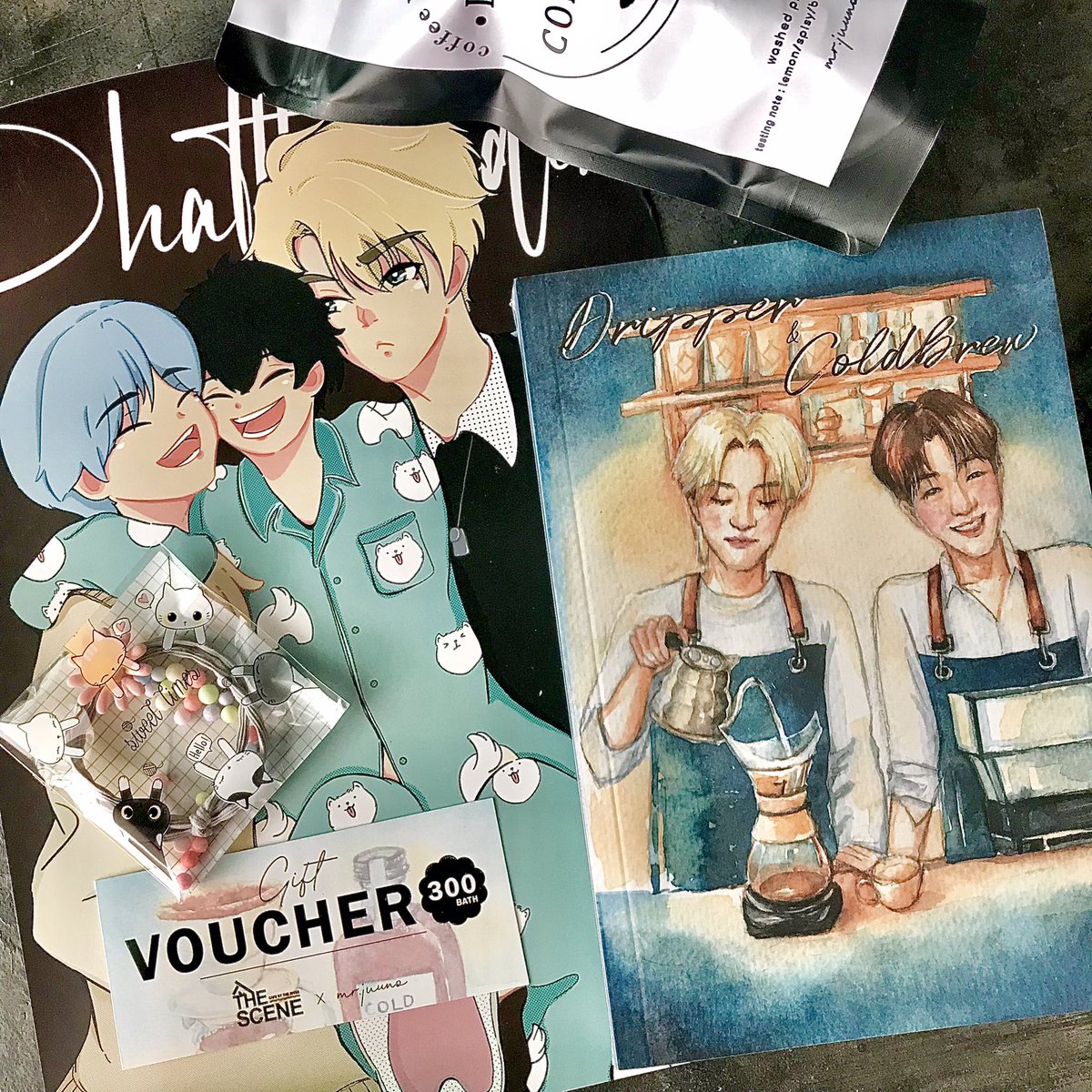 เจ้าแฝดน่ารักมากมากค้าบ หัวใจสิบดวงเลย 💖 แพคมาน่ารักมาก ใส่ใจมากเลยค้าบ ขอบคุณคุณไรท์ที่ผลิตผลงานดีๆให้ได้สนับสนุนนะคะ 💘
#drippernm #cbrewnm