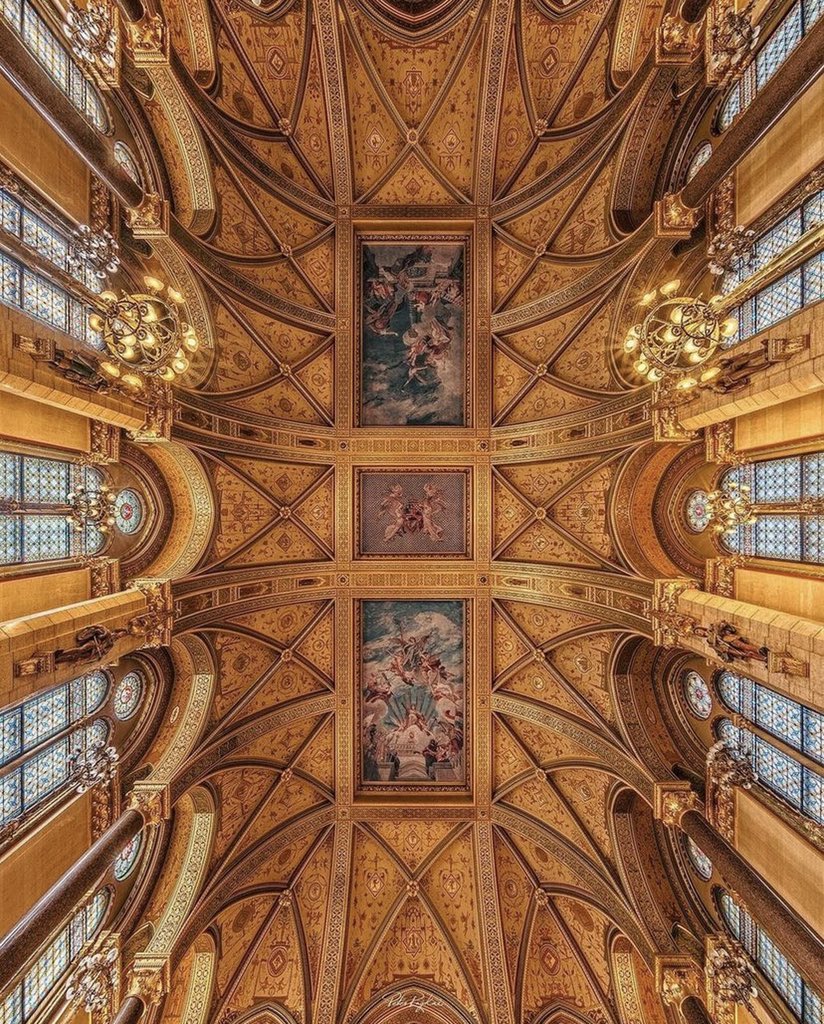 Assiko22's tweet photo. Le Parlement de Budapest est juste incroyable ! L’intérieur comme l’extérieur est wow. 🇭🇺 

📷 Peter Rajkai https://t.co/KxAzDAtwHu