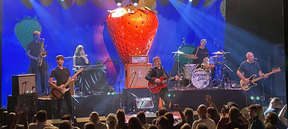 Fantastic to be out at a gig again and what better gig to attend than <a href="/Lightning_Seeds/">Lightning Seeds</a> at the O2 in #Bristol Great to hear all the old favourites 🎸👏🏼