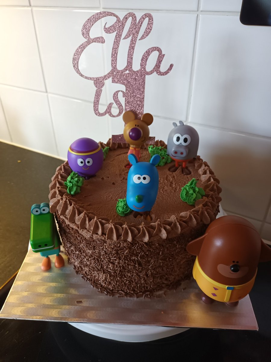 Emma08684050's tweet photo. Made my granddaughter her 1st birthday cake. She loves duggee.
This cake is gluten free https://t.co/rUwM0Em4Z1