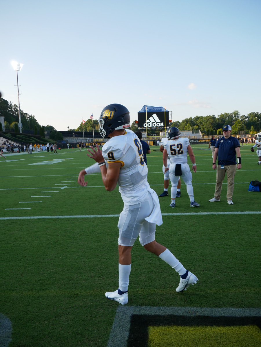🚨GAME DAY🚨 
@RUEaglesFB v. @WarnerRoyal 

📍Ken White University Stadium 
🎥 portal.stretchinternet.com/reinhardt/
🎫 reinhardteagles.com/general/2020-2…

All fans and students must have a ticket to enter the game! #23Teams1RU