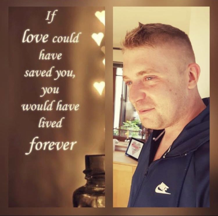squitchmitch's tweet photo. Happy birthday big brother.
You were loved more than you’ll ever know 😇 https://t.co/busKEHlwe9