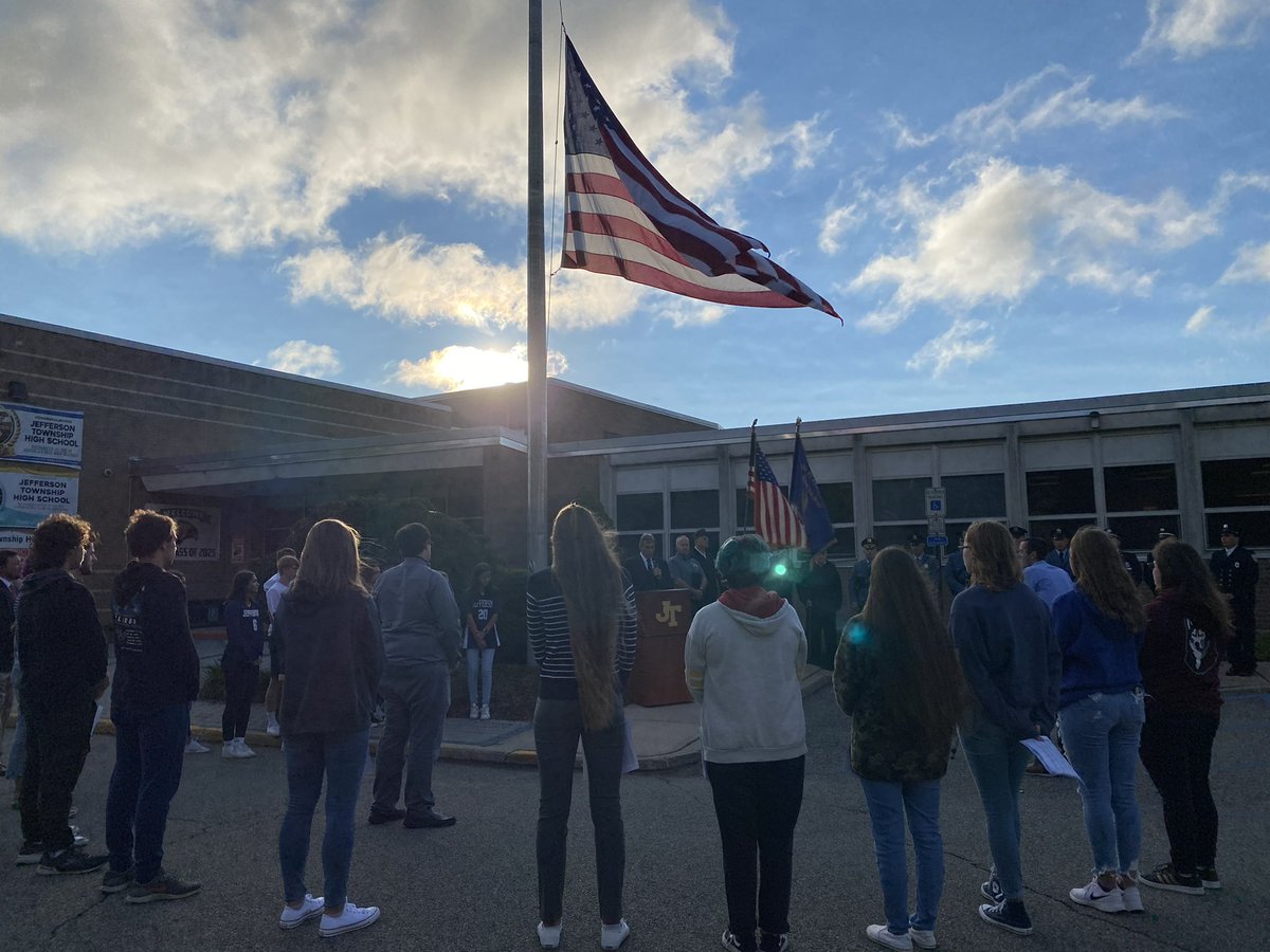 JTHSFalcons's tweet photo. On the 20th anniversary of 9/11, we remember and honor those lost, offer gratitude to our heroic first responders, and stand united as one family. Thank you to all community members who took part in our 9/11 ceremony yesterday morning. 🇺🇸💙💛 https://t.co/FWok1WZoBZ