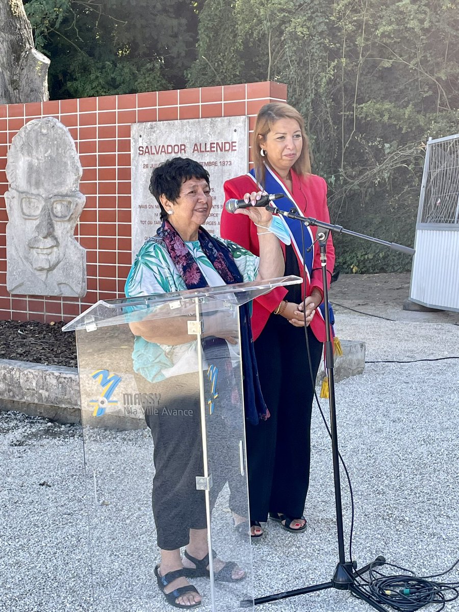 NousSommesMassy's tweet photo. 🇨🇱 Commémoration de la mort du Président Salvador #Allende en présence de @HellaKR, Conseillère régionale d’Île-de-France, Margarita Morales, militante chilienne, des citoyens•nes engagé•es et des forces de gauche et écologiste massicoise. 🇨🇱 https://t.co/DwGfKbe3Tm