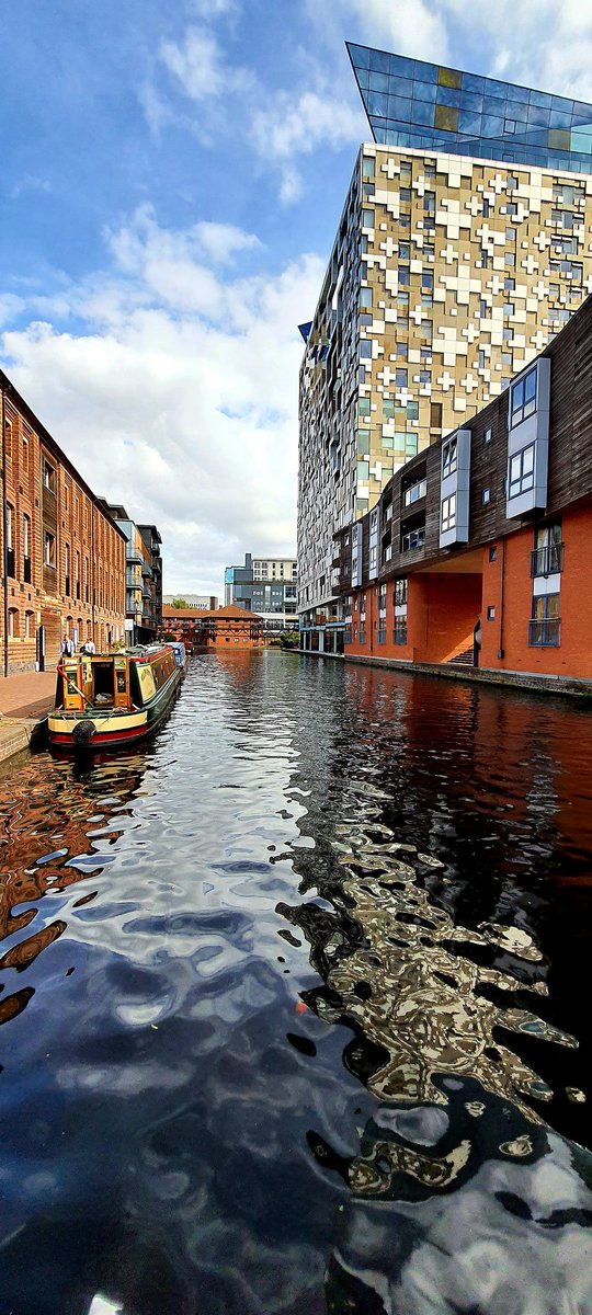 Peter_Paul71's tweet photo. Next gir my sponsored walk I will be walking along the Canal towards QE Hospital, it looks lovely today #bcam21 #BloodCancerAwarenessMonth https://t.co/g5AXPkpS1C