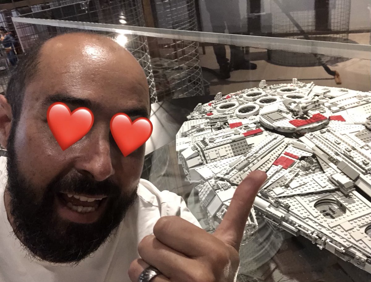 klagebard's tweet photo. Wenn du über ein Museum berichtest und plötzlich merkst dass ein Ausstellungsobjekt mal dir gehört hat. #solothurncity #museumalteszeughaus #srf #props #lego #starwars https://t.co/g8lnl0NBj0