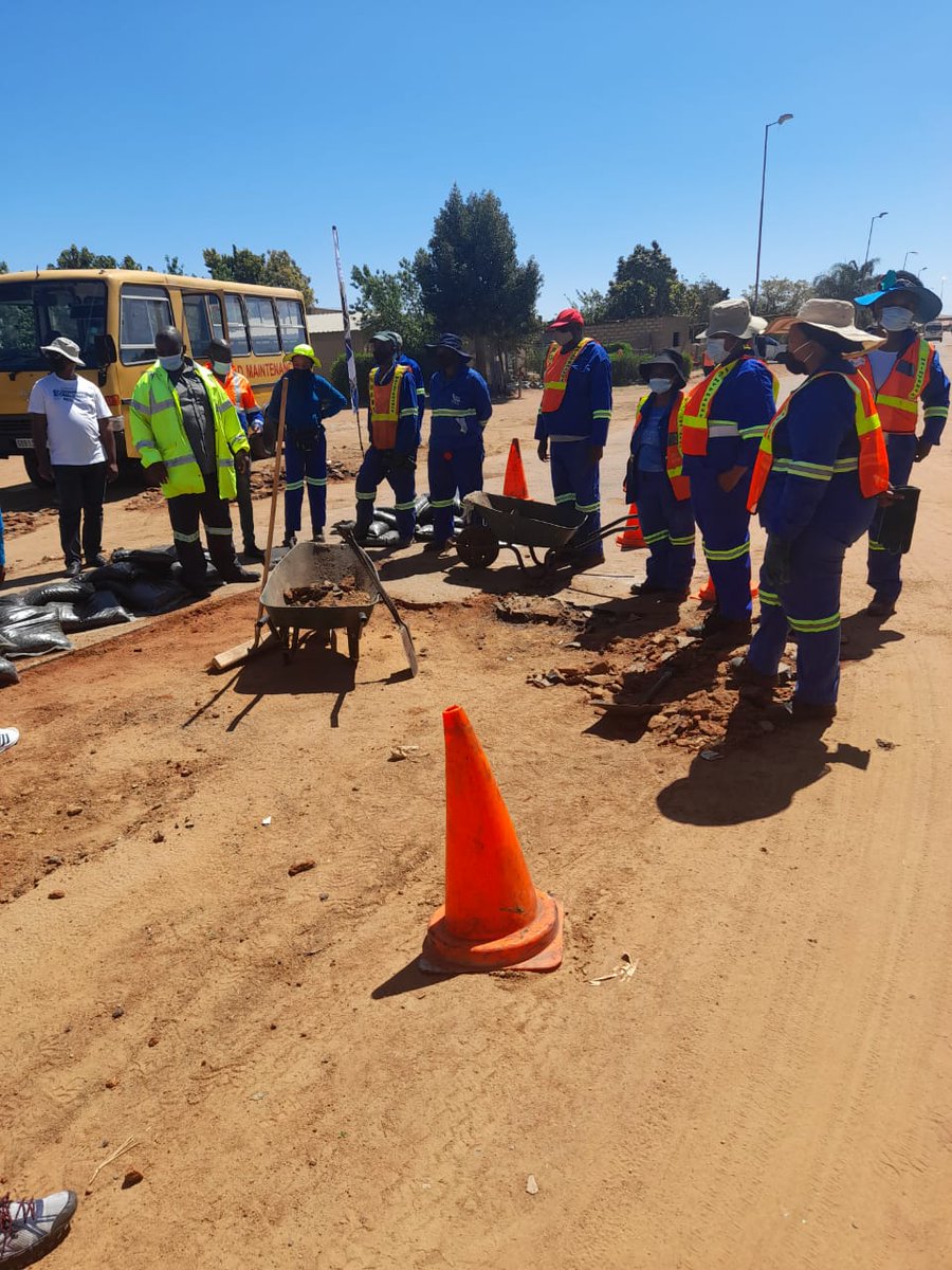 JacobMamaboloSA's tweet photo. 5 months of #SmartMobilityWeekends!Today we are in @CityTshwane after making an impact in the City of Joburg, Emfuleni, Midvaal, the West Rand https://t.co/UBei7f5mYT