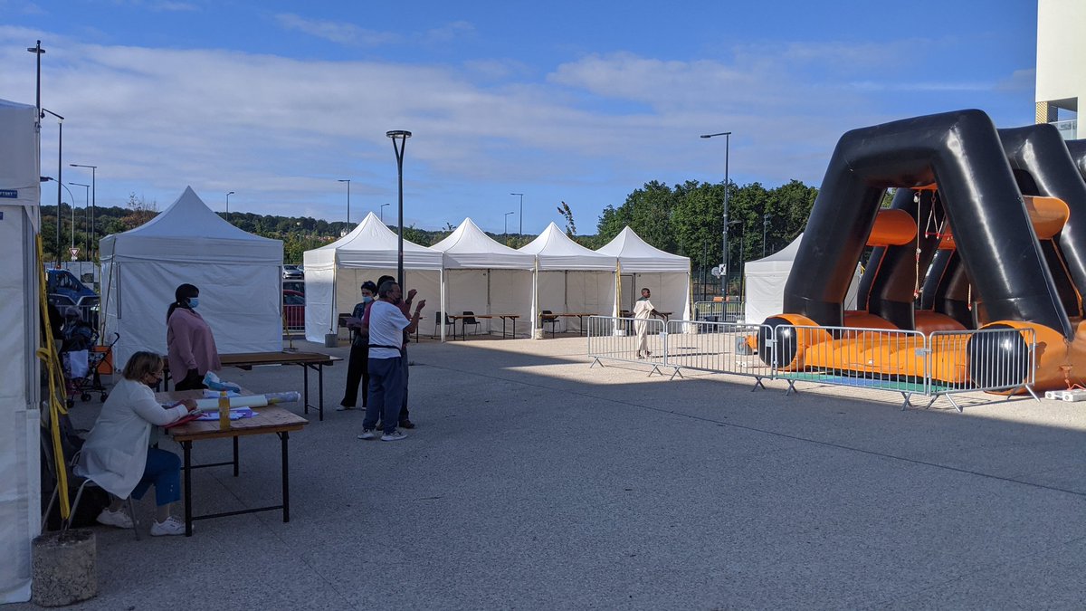 Ce matin préparatif de la fête de quartier de la Coudraie <a href="/villepoissy/">Ville de Poissy</a> <a href="/SEQENSofficiel/">Seqens</a> <a href="/ApesDsu/">L'apes</a>