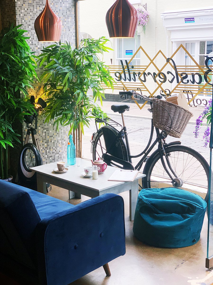🌱Bright &amp; Breezy🌱 what a way to start the day... Sofa, watching the world go by, drinks made for you. Oh and it's the weekend 💚
.
.
#coffee #coffeelover  #coffeeshop #vegan #hiddeninplainsight #tea #veganfood #plantbased