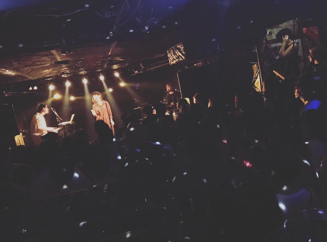 keiko_stp's tweet photo. ENTHRALLSが東京で初めてワンマンしたのも、新体制になって突然ワンマンしたのもシェルターでした。
大きめの喧嘩がおっ始まった日もありました。
30周年おめでとうございます!
そんな私たちは思い出モリモリのシェルターで明日もライブです。
是非お越しください😋
#あなたのシェルター
#ENTHRALLS https://t.co/x8l9g8rGky