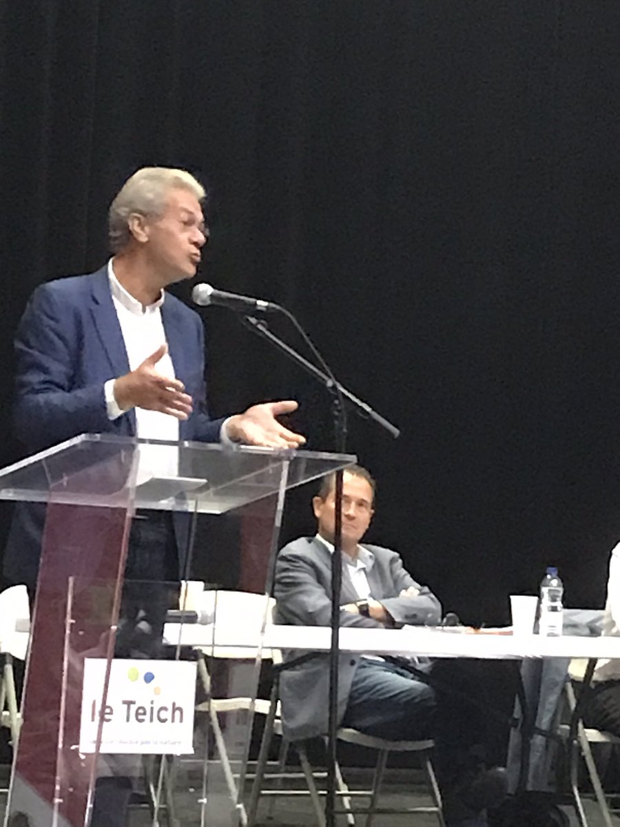 CyrilFonrose's tweet photo. @ps_gironde de très chaleureux mots d’accueil de François Deluga maire du Teich qui a sur faire d’une terre de mission, une terre socialiste pour ouvrir le congrès fédéral! https://t.co/Yzg41hOfwj