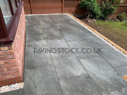 Porcelain paving is a great alternative to natural stone.
✅ pavingstock.co.uk (link in bio)

#pavingstock #pavingstockuk #porcelainpavings #porcelain #grey #gardengoals #gardensofinstagram #sandstone #naturalstone #gardendesignuk #ukgardens #planks #lovelyclients #greengym