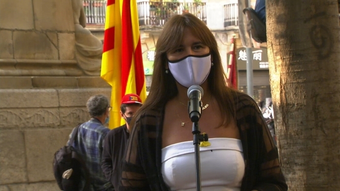 3CatInfo's tweet photo. Borràs celebra que aquest any sigui la primera Diada "sense presos polítics" des de l'empresonament dels líders socials i polítics catalans, però recorda que encara hi ha "exiliats i represaliats" https://t.co/QGRseVsjil https://t.co/wtf3QrDRSo