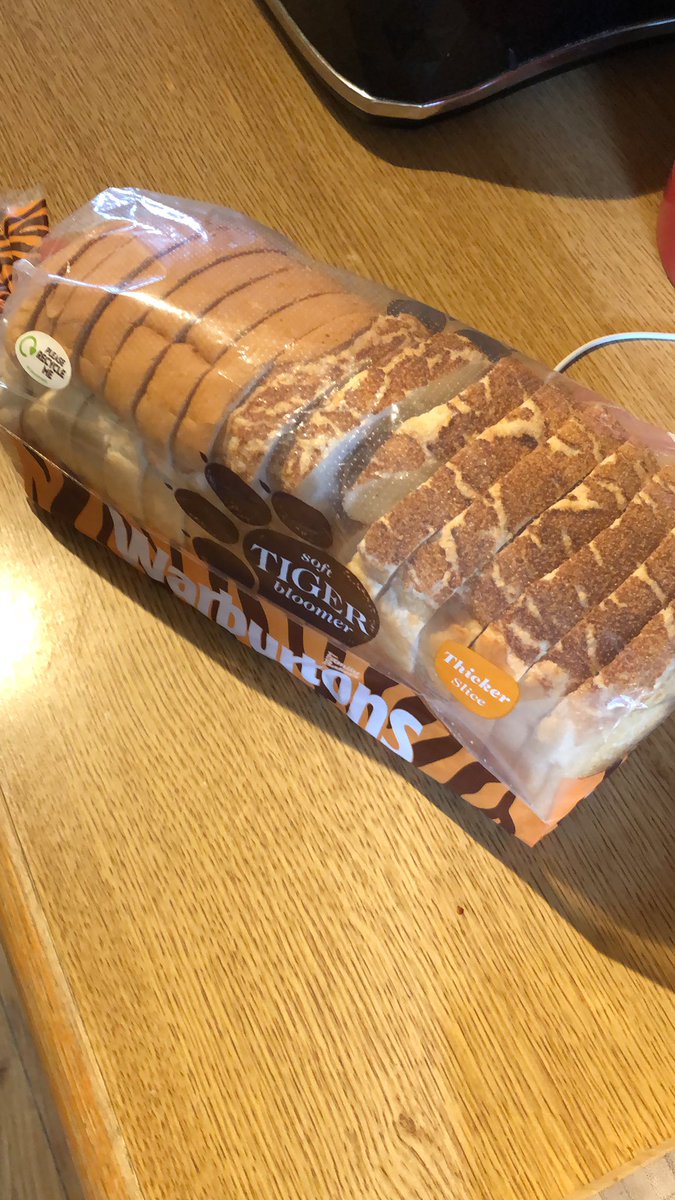 craigmishla's tweet photo. @Warburtons now do their tiger bloomers in ‘half and half’ with their normal bread, great for those who don’t like the ‘tiger’ bit https://t.co/cgQhaBWMOe