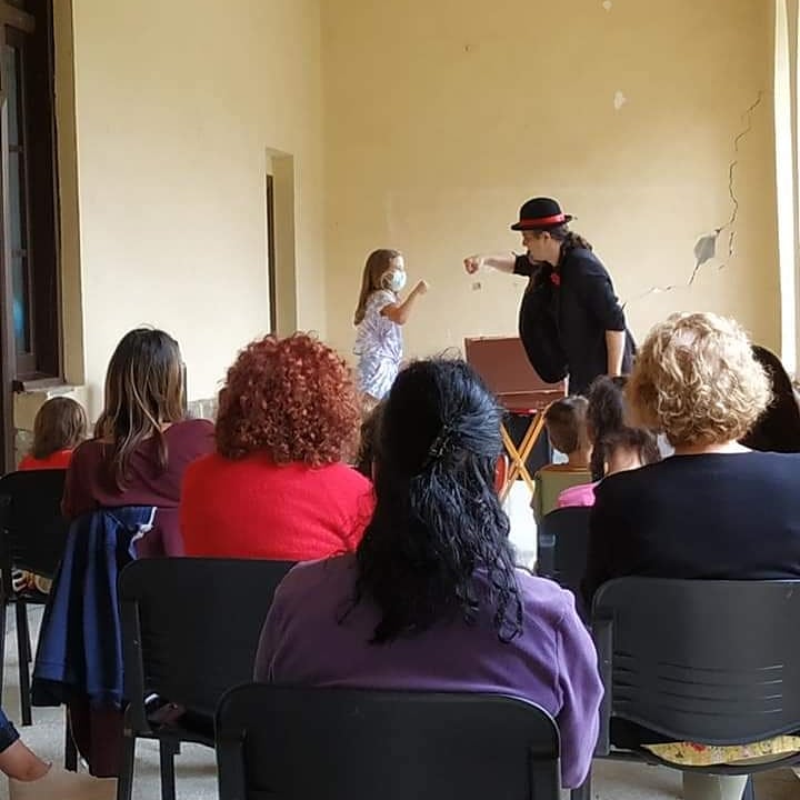 LenaCultura's tweet photo. En #Zurea, últimu show de #FACIḶḶ21 con 🎩🎩🎩 CARLOS ADRIANO 👏🏽👏🏽👏🏽 Munches geacies❤️❤️❤️
@OIJJUVELENA
#Ḷḷenadestíncultural #CulturaḶḷena #ConciyuḶḷena #Asturies #faciendoḷḷugar #CulturaSegura https://t.co/oowfR4TsXX