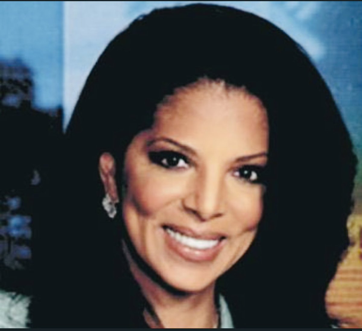 Praying 4 family and colleagues of <a href="/WGNNews/">WGN TV News</a> legend Allison Payne. #RIP. She was gold standard 4 black &amp; female anchors across country. We met in Miami while field anchoring 2007 #SuperBowl. Her beauty overshadowed by her legacy of kindness, graciousness &amp; mentorship. Miss you! 💗