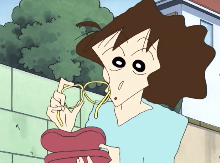 クレヨンしんちゃんbot ふしぎなメガネ 偶然道で出会ったお猿さんを助けた母ちゃんはお猿さんから あるメガネを貰うことに そのメガネをかけるとなぜかオラや父ちゃんがイケメンに見えて ウハウハな母ちゃん そんなメガネが母ちゃんに伝えたことと