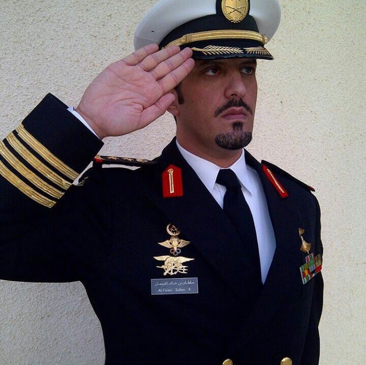 sulaiman_am0's tweet image. الامير سلطان بن خالد الفيصل حفيد الملك
فيصل رحمه الله ..كان من ضمن 11 خريجاً
فقط من الي اجتازوا دورة الضفادع البشرية
في كورونادو بالولايات المتحدة الأمريكية ...

هذا الامير يعتبر اسطورة البحريه الخاصة
السعودية بسبب ما قدمه من خدمات عظيمه
لوطنه.