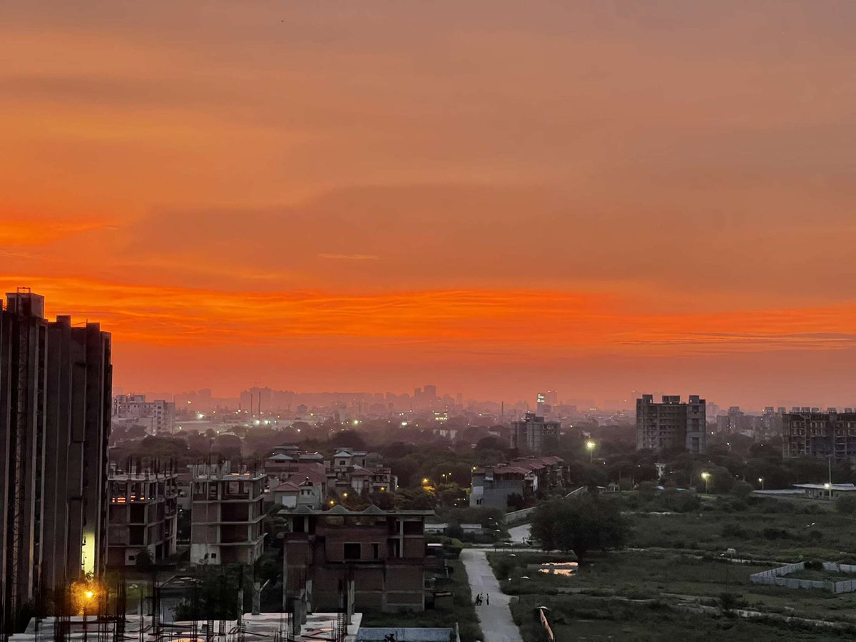 drishhhtti's tweet photo. let’s just appreciate pretyy skies ✨✨ https://t.co/sE1TDHnukp