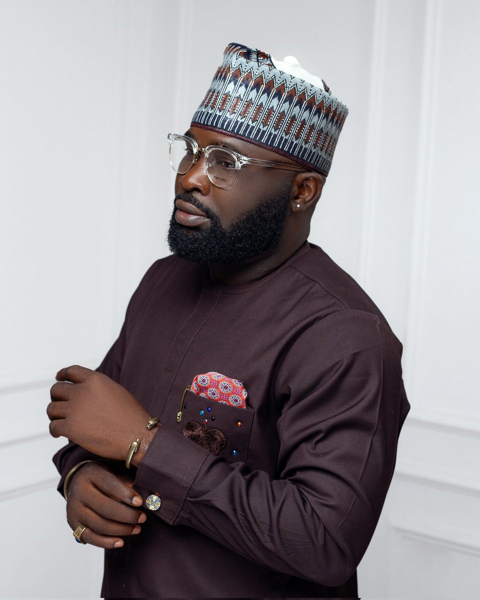 Mona_ile's tweet photo. I'm shaa going to this wedding today like this. see black fine TAilor abeg.
#Abujatailor #tailorgang #AbujaTwitterCommunity #Abuja https://t.co/HGRmy0Y9zE